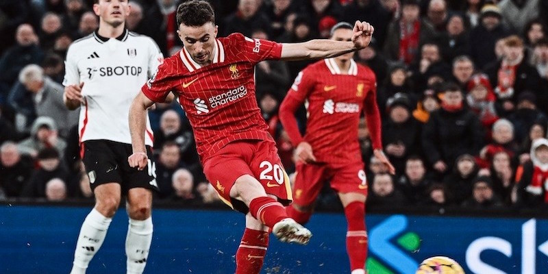 Liverpool dù thiếu người nhưng vẫn thể hiện bản lĩnh dẫn đầu Ngoại Hạng Anh